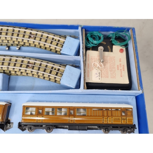 1027 - A boxed Hornby Dublo EDP1 'Sir Nigel Gresley' Passenger Set, unused, late version with sintered iron... 