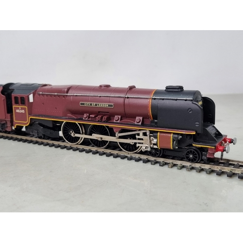 1031 - A boxed Hornby Dublo 2226 'City of London', first version with single lining around cab and metal co... 