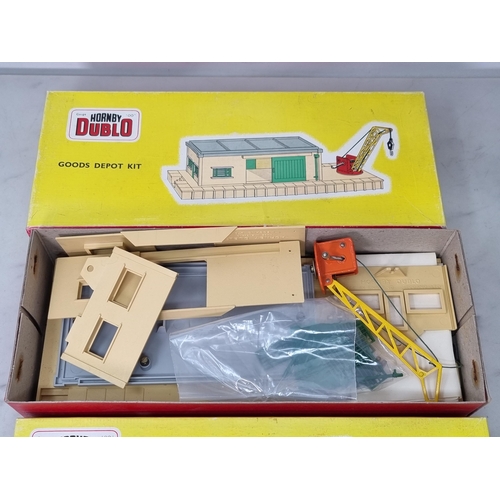 1036 - A boxed Hornby Dublo 5020 Goods Depot Kit, M, complete with all components, none of which have been ... 