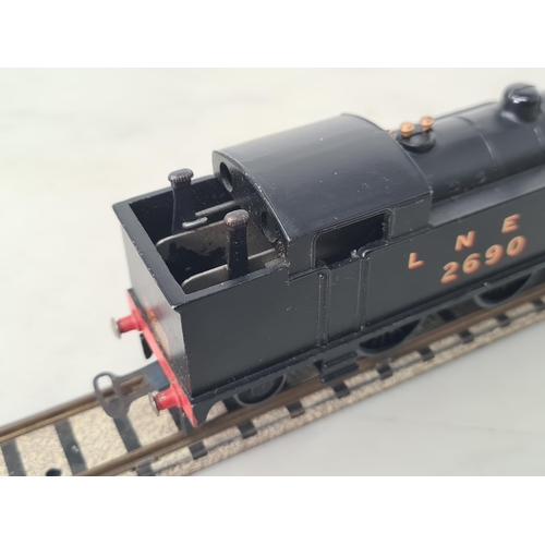 1044 - A boxed Hornby Dublo pre-war clockwork DL7 LNER 0-6-2T, a superb example with no damage to paintwork... 