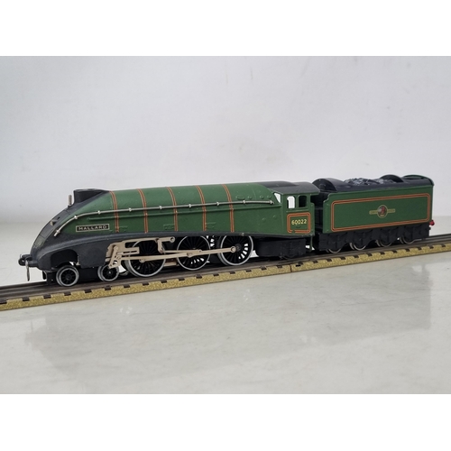 1053 - A boxed Hornby Dublo L11 'Mallard' with mazac wheels, superb example showing no signs of use. Locomo... 