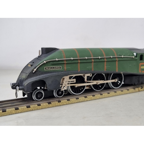 1053 - A boxed Hornby Dublo L11 'Mallard' with mazac wheels, superb example showing no signs of use. Locomo... 