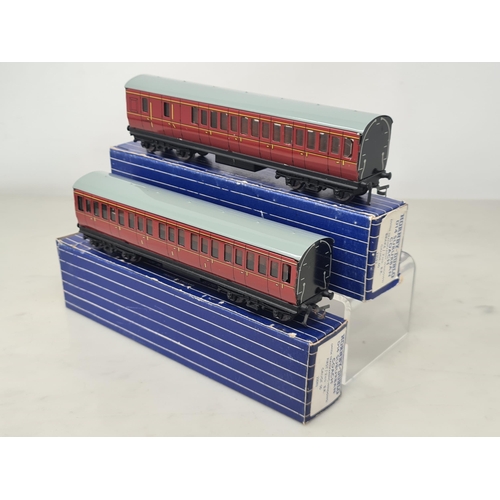 1055 - Two boxed Hornby Dublo D14 BR Suburban Coaches including 1/2nd and Brake/2nd, M, rare over sticker b... 