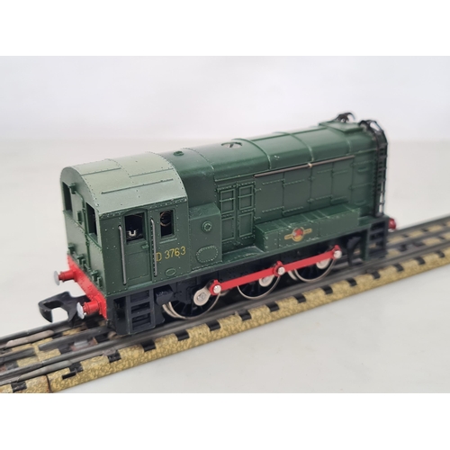 1058 - A boxed Hornby Dublo 3231 Diesel Shunter, Nr M, has been lightly run, box Ex plus. Complete with all... 