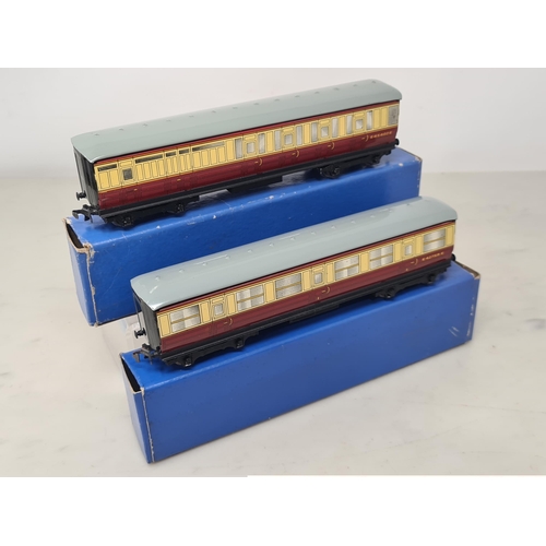 1060 - Two boxed Hornby Dublo D11 Corridor Coaches including 1/3rd and Brake/3rd, M, 11/53 boxes Ex plus