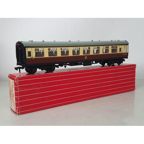 1083 - Four boxed Hornby Dublo Export Coaches including 4231 SR Suburban 2nd Class, 4211 2nd Class WR Corri... 