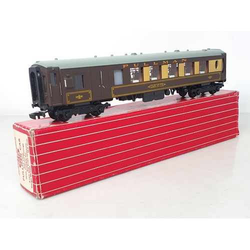 1083 - Four boxed Hornby Dublo Export Coaches including 4231 SR Suburban 2nd Class, 4211 2nd Class WR Corri... 