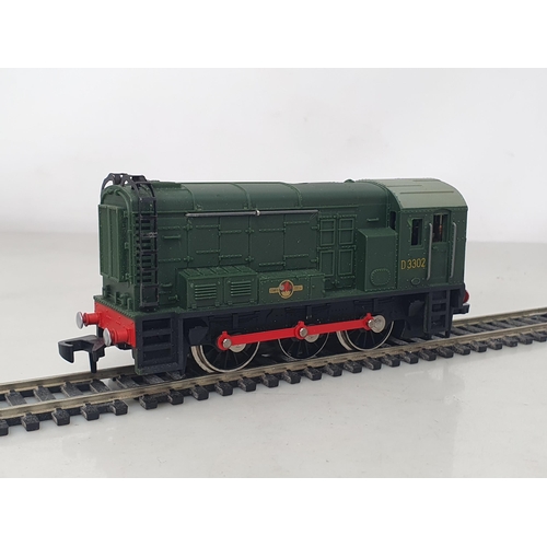 1084 - A boxed Hornby Dublo Export 2331 Diesel Shunter, superb example in mint condition showing no signs o... 