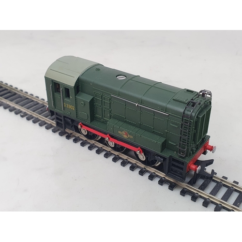 1084 - A boxed Hornby Dublo Export 2331 Diesel Shunter, superb example in mint condition showing no signs o... 