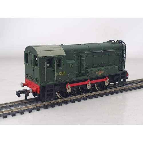 1084 - A boxed Hornby Dublo Export 2331 Diesel Shunter, superb example in mint condition showing no signs o... 