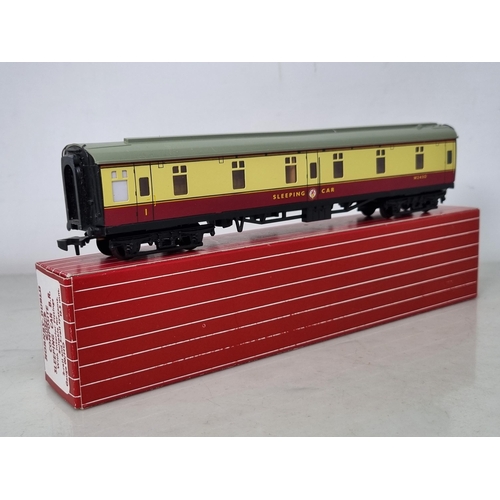 1092 - A boxed 'Never Was' Hornby Dublo 2000 blood and custard BR Sleeping Car, M, Tony Cooper BR sleeping ... 