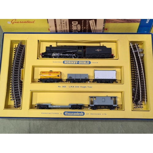 1142 - A boxed Hornby Dublo 2015 Talisman Set, contents Nr M-M, box VG, marking to lid by logo. Lid complet... 