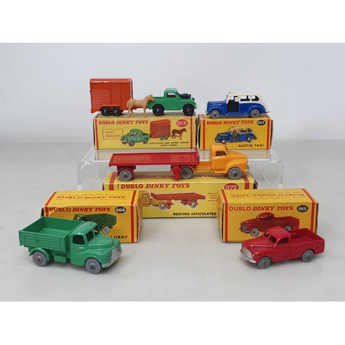 1154 - Five boxed Dublo Dinky Toys including Taxi, Morris Pickup, Austin Lorry, Land Rover and Horse Box wi... 