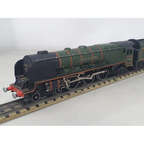 1157 - A boxed Hornby Dublo EDL12 matt 'Duchess of Montrose', Ex plus, box Ex plus with packing pieces, ten... 