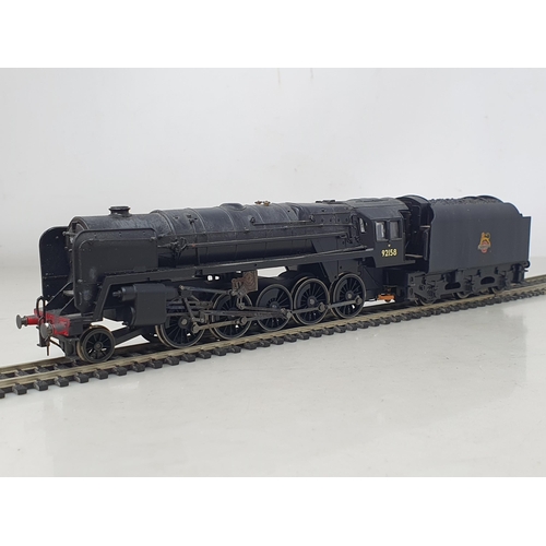 1254 - A boxed Hornby 00 gauge R2105C Class 9F 2-10-0 Locomotive Running No.92158 in BR black livery, has b... 