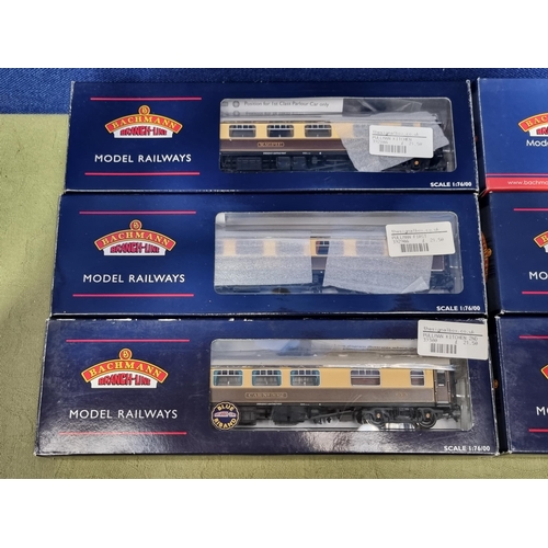 1263 - A rake of six boxed Bachmann 00 gauge Pullman Coaches including BR Mk.1 Kitchen/1st with lighting, B... 