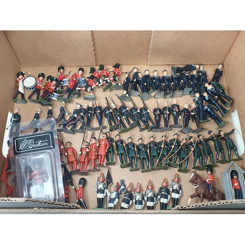 1521 - A tray of Britains plastic and diecast Military Figures including Guardsman, Royal Marines, Royal Co... 