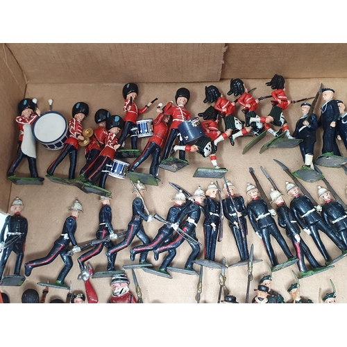 1521 - A tray of Britains plastic and diecast Military Figures including Guardsman, Royal Marines, Royal Co... 