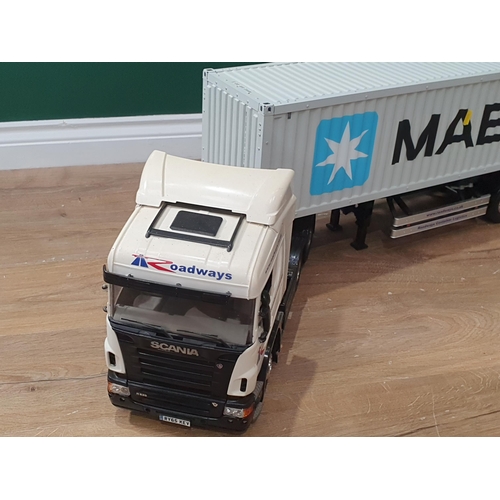 1539 - A radio controlled Scania Maersk Container Lorry with receiver in fitted wooden case 4ft L