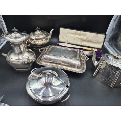 112 - A Quantity of Plated Items including entree dish and cover, toastrack, teaware, two handled circular... 