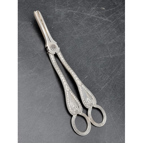 137 - A pair of George V silver Grape Scissors with leafage engraving and crest, London 1923, maker: Golds... 