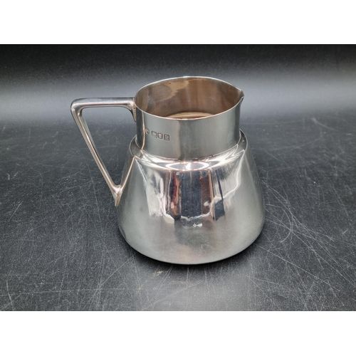 138 - An Edward VII silver Jug with angular handle, London 1905, maker: Edward Barnard & Sons, 155gms
