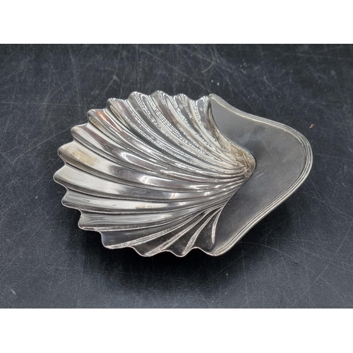 160 - A George III silver scallop shape Butter Dish on shell feet, London 1798, maker: John Emes, 120gms