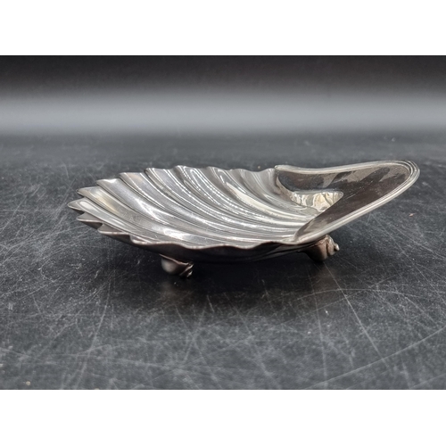 160 - A George III silver scallop shape Butter Dish on shell feet, London 1798, maker: John Emes, 120gms