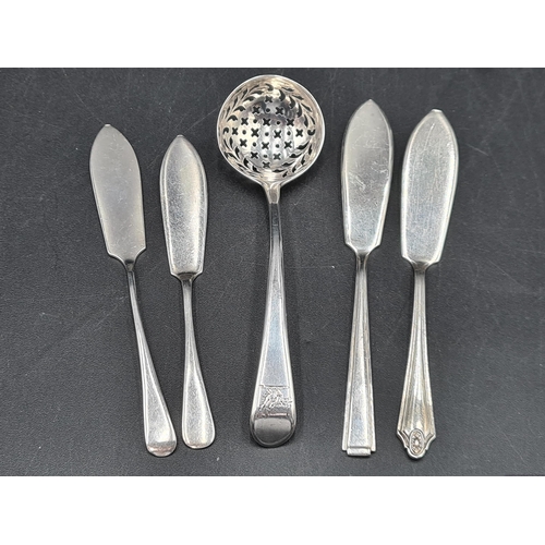 204 - A George III silver Sifting Ladle old english pattern engraved crest, London 1789, maker: G Smith & ... 