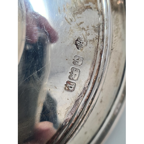 207 - A pair of George V silver two handled Preserve Dishes with glass liners on pedestal bases, Birmingha... 