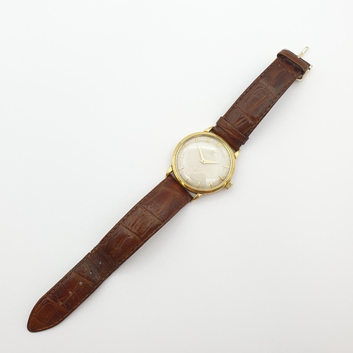 260 - An Omega gentleman's automatic Wristwatch, the textured champagne enamel dial with gold-coloured app... 