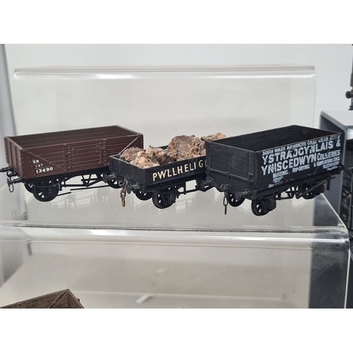 188 - Twenty six finescale 4mm 00 gauge kit built Wagons including Private Owners, GWR Low-sided with Furn... 