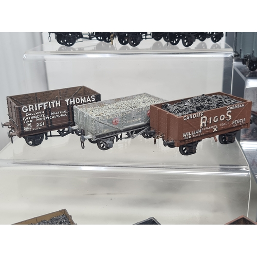 188 - Twenty six finescale 4mm 00 gauge kit built Wagons including Private Owners, GWR Low-sided with Furn... 