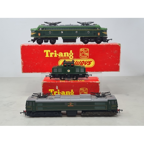 234 - An unboxed Triang 00 gauge 'Electra' Co-Co Pantograph Locomotive, VG, a boxed R257 American electric... 