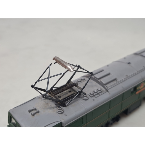 234 - An unboxed Triang 00 gauge 'Electra' Co-Co Pantograph Locomotive, VG, a boxed R257 American electric... 
