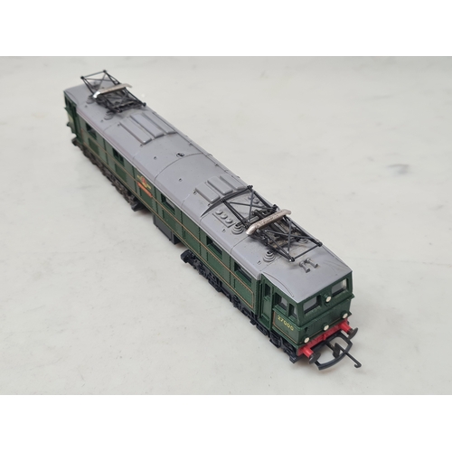 234 - An unboxed Triang 00 gauge 'Electra' Co-Co Pantograph Locomotive, VG, a boxed R257 American electric... 