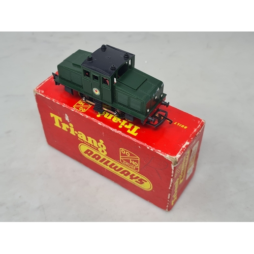 234 - An unboxed Triang 00 gauge 'Electra' Co-Co Pantograph Locomotive, VG, a boxed R257 American electric... 