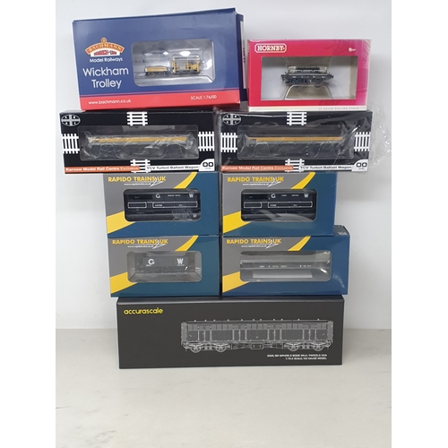 256 - Nine boxed items of 00 gauge Rolling Stock comprising Accurascale Siphon G Pattern O.33 in GWR brown... 