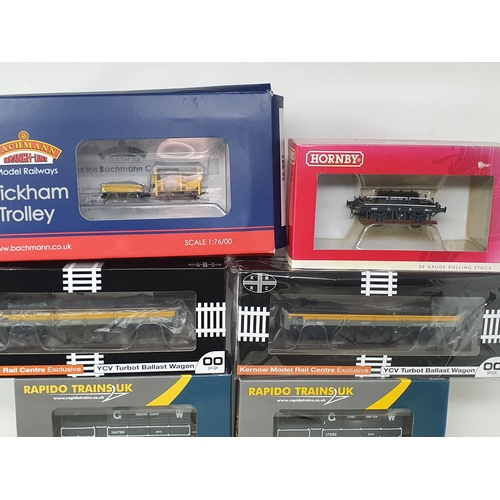 256 - Nine boxed items of 00 gauge Rolling Stock comprising Accurascale Siphon G Pattern O.33 in GWR brown... 