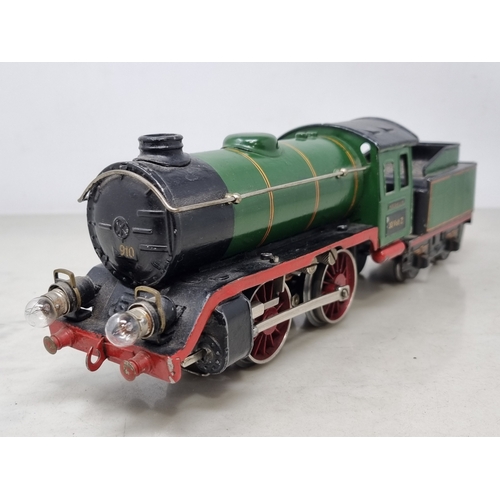 A Marklin 20v electric 3-rail 0-4-0 green Locomotive and 4-wheel tender ...