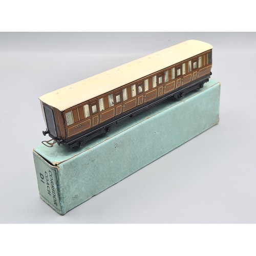 32 - A boxed Hornby Dublo pre-war D1 LNER 1/3rd Coach, Ex plus, box Ex plus