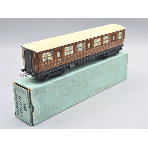 32 - A boxed Hornby Dublo pre-war D1 LNER 1/3rd Coach, Ex plus, box Ex plus
