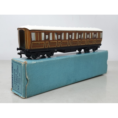 1 - A pair of Hornby Dublo D1 LNER 1/3rd Coaches, both M, pale blue boxes in superb condition, one 7/48,... 