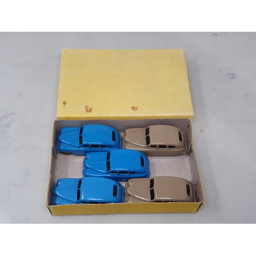 517 - A Dinky Toys Trade Box of No.40E Standard Vanguards containing five models, M, box Ex