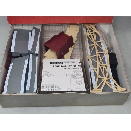 169 - A boxed Triang Hornby 5083 Terminal Station, contents complete and appear unused, M, plastic packets... 