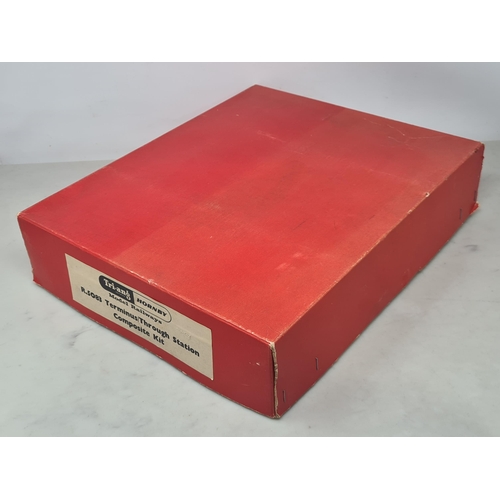 169 - A boxed Triang Hornby 5083 Terminal Station, contents complete and appear unused, M, plastic packets... 