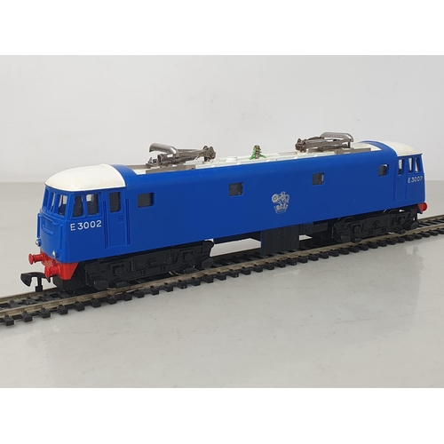 67 - A boxed Hornby Dublo 2245 E3002 Electric Locomotive, M, showing no signs of use. Box superb with pac... 
