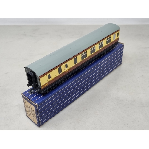 129 - A rake of four boxed Hornby Dublo WR 3-rail Coaches comprising 2x Brake/2nd, 1/2nd and D20 Restauran... 