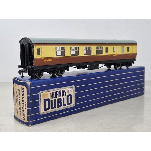 129 - A rake of four boxed Hornby Dublo WR 3-rail Coaches comprising 2x Brake/2nd, 1/2nd and D20 Restauran... 