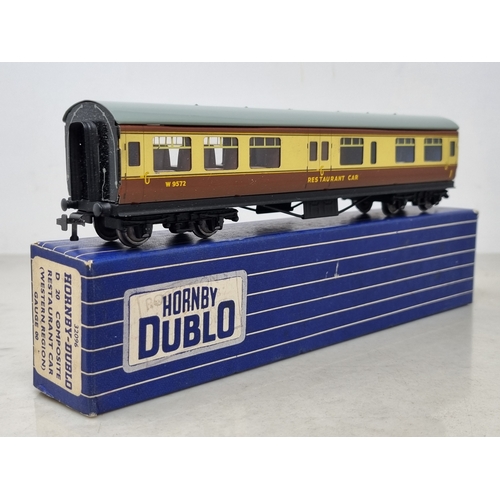 129 - A rake of four boxed Hornby Dublo WR 3-rail Coaches comprising 2x Brake/2nd, 1/2nd and D20 Restauran... 